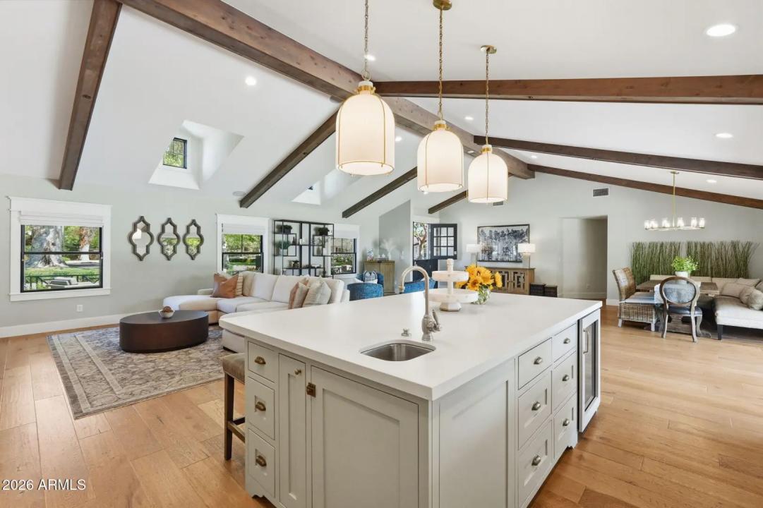 Real Estate Picture 8