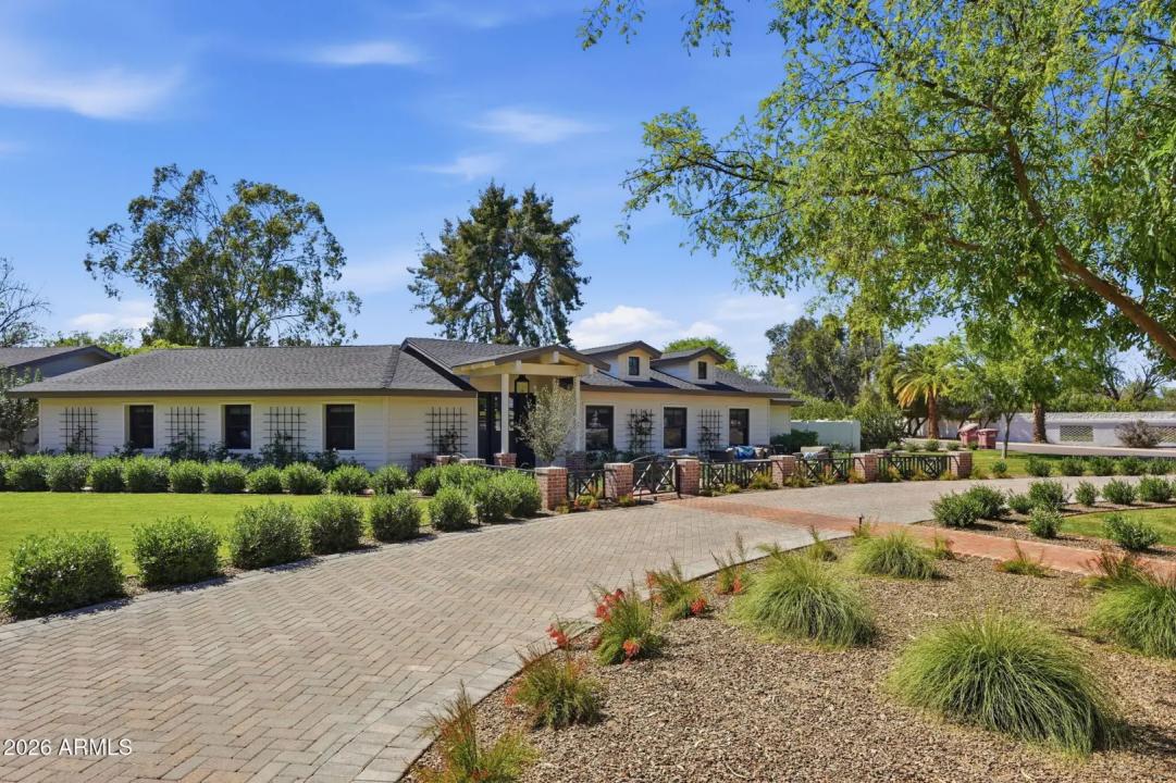 Real Estate Picture 6