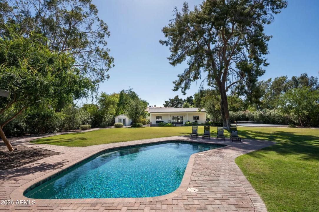 Real Estate Picture 8