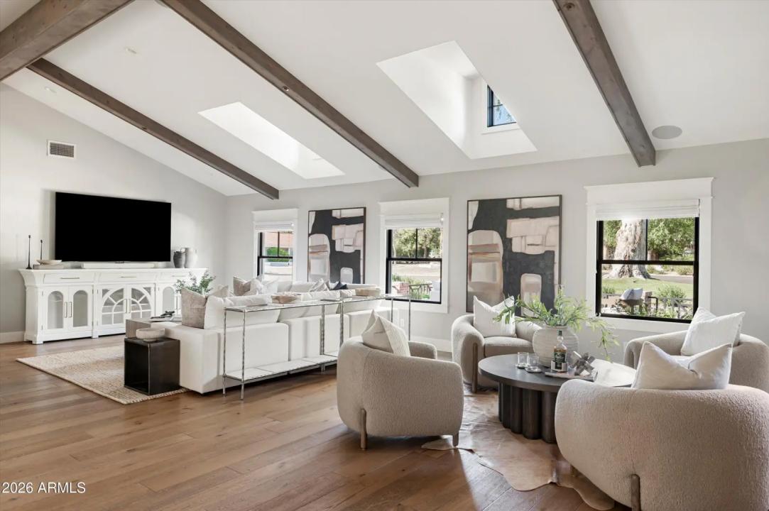 Real Estate Picture 10