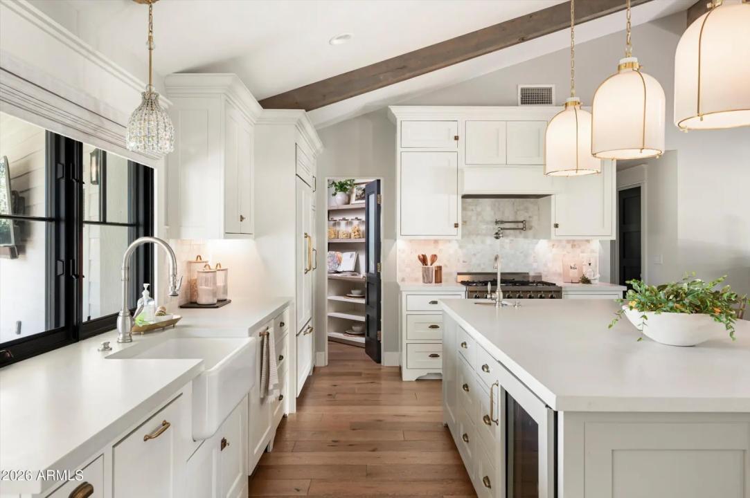 Real Estate Picture 12
