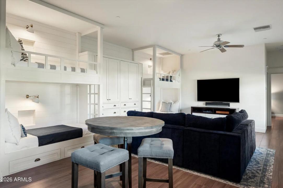 Real Estate Picture 30
