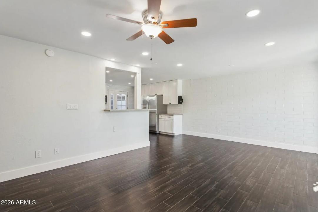 Real Estate Picture 4