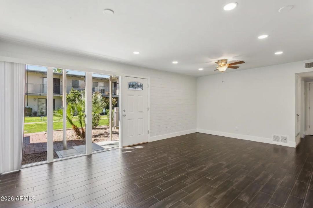 Real Estate Picture 7