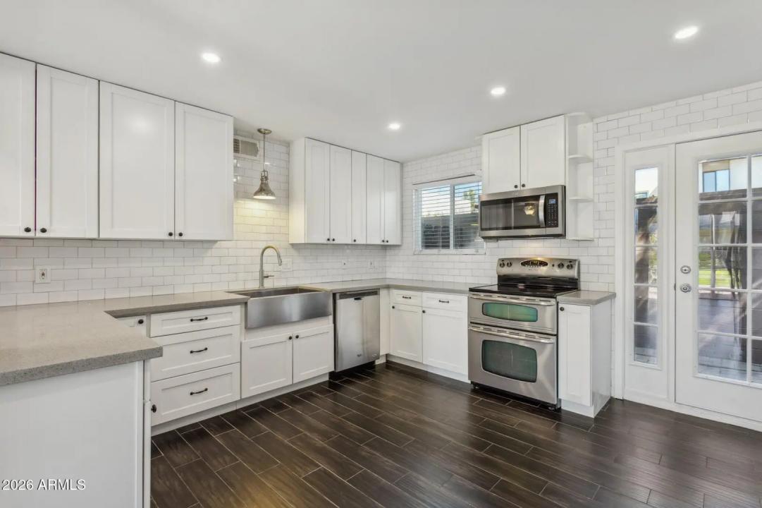 Real Estate Picture 8