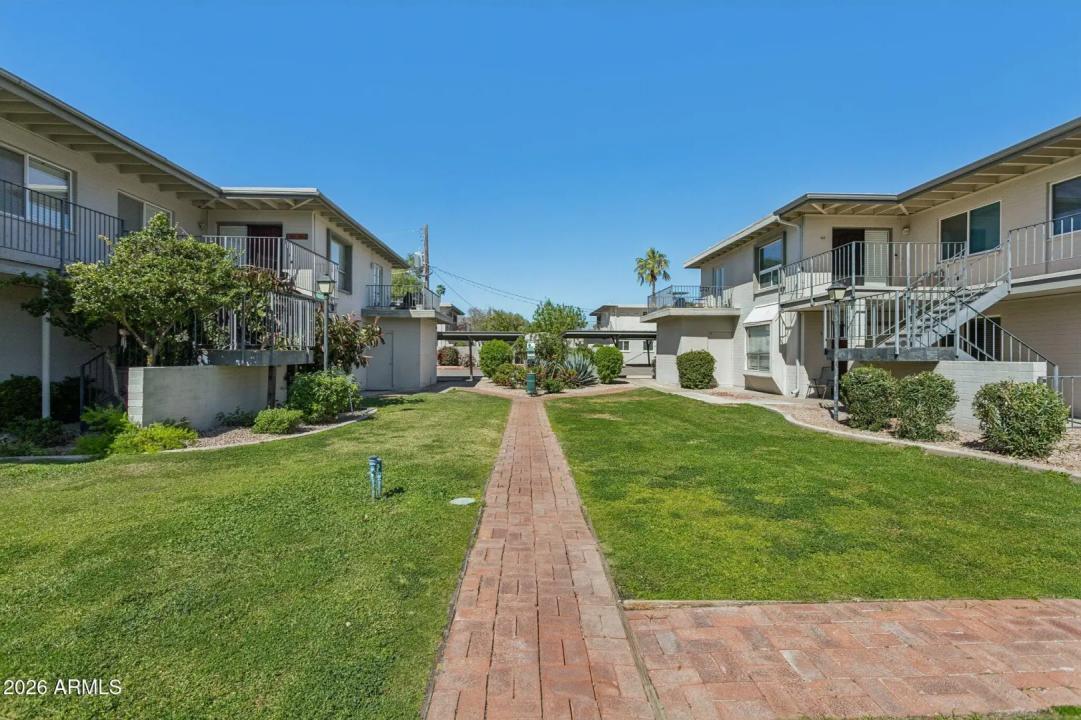 Real Estate Picture 30