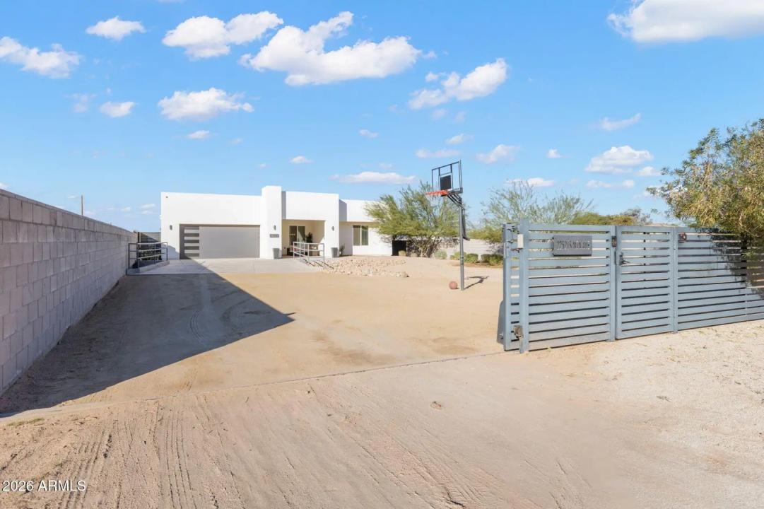 2252 E SOUTH MOUNTAIN Avenue Phoenix AZ 85042