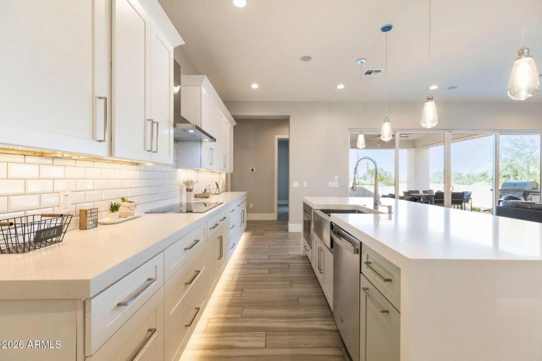 Real Estate Picture 8