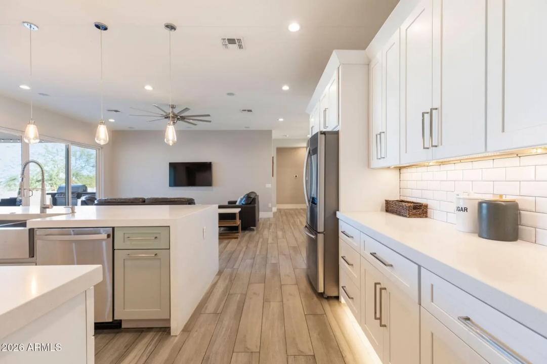 Real Estate Picture 9