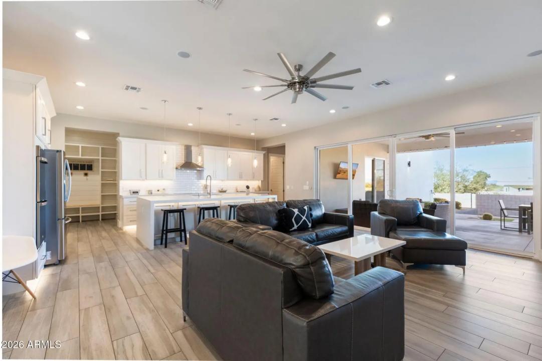 Real Estate Picture 18