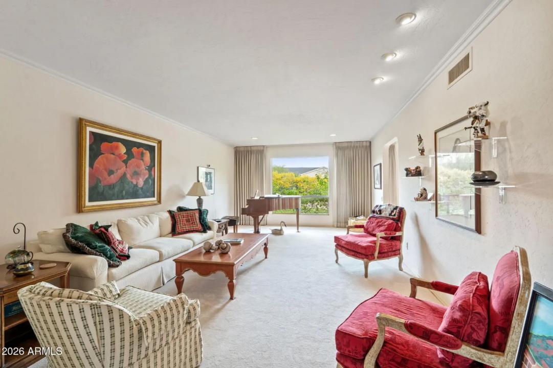 Real Estate Picture 12