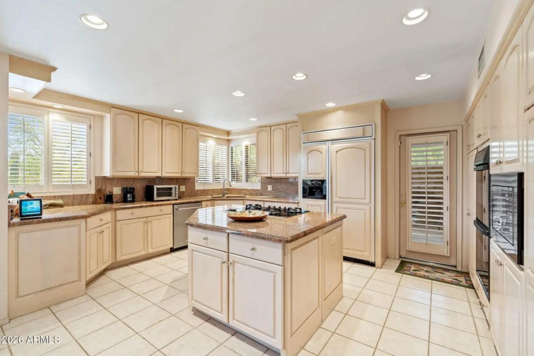 Real Estate Picture 22