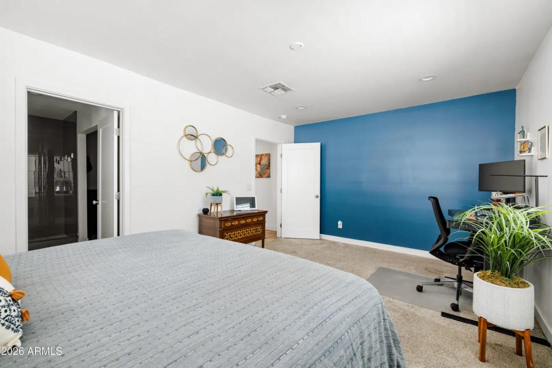 Real Estate Picture 18