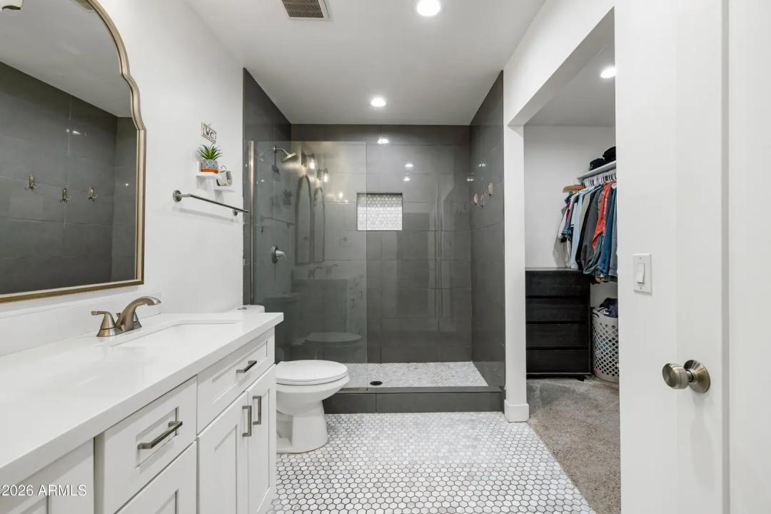 Real Estate Picture 19