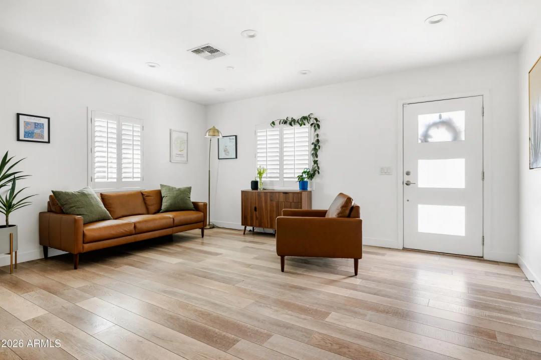 Real Estate Picture 3