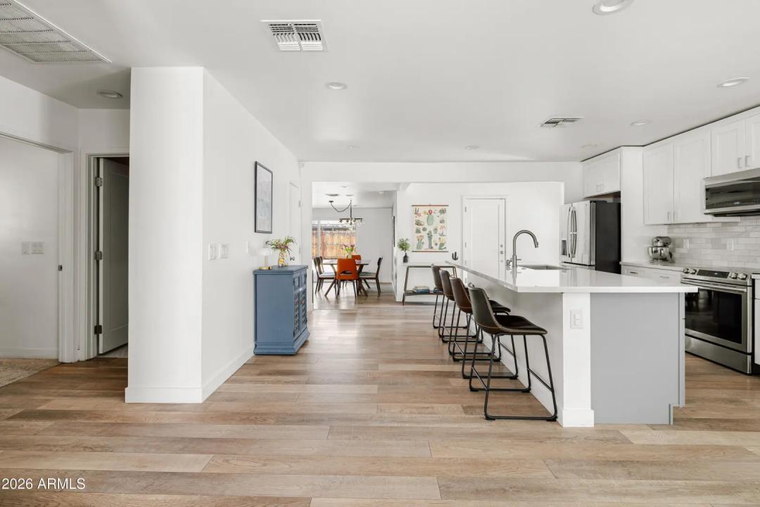 Real Estate Picture 5