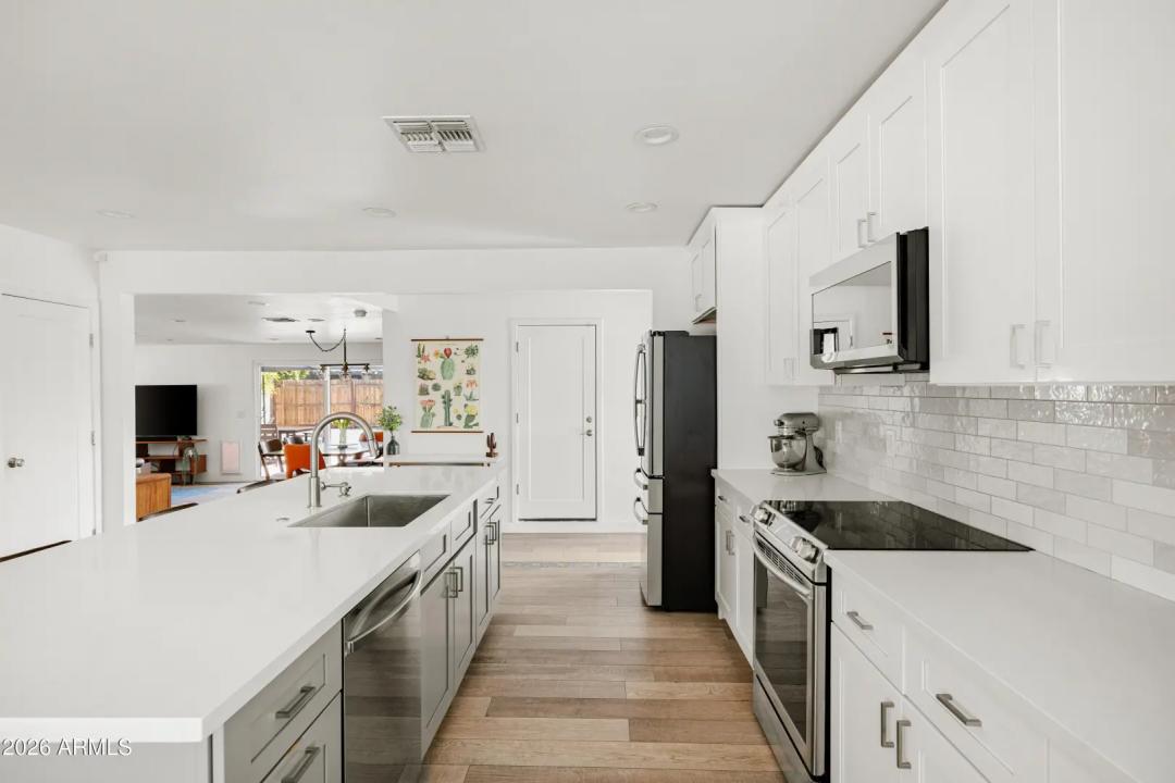 Real Estate Picture 6