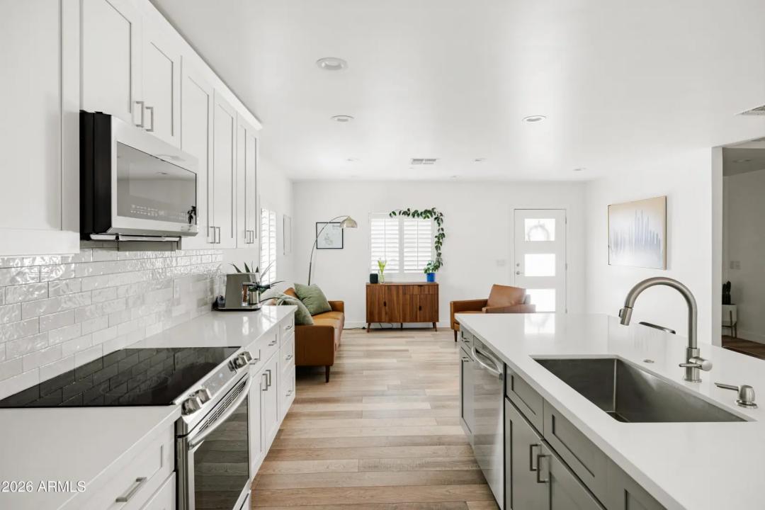 Real Estate Picture 8