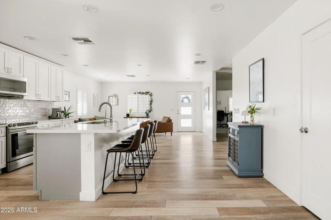 Real Estate Picture 15