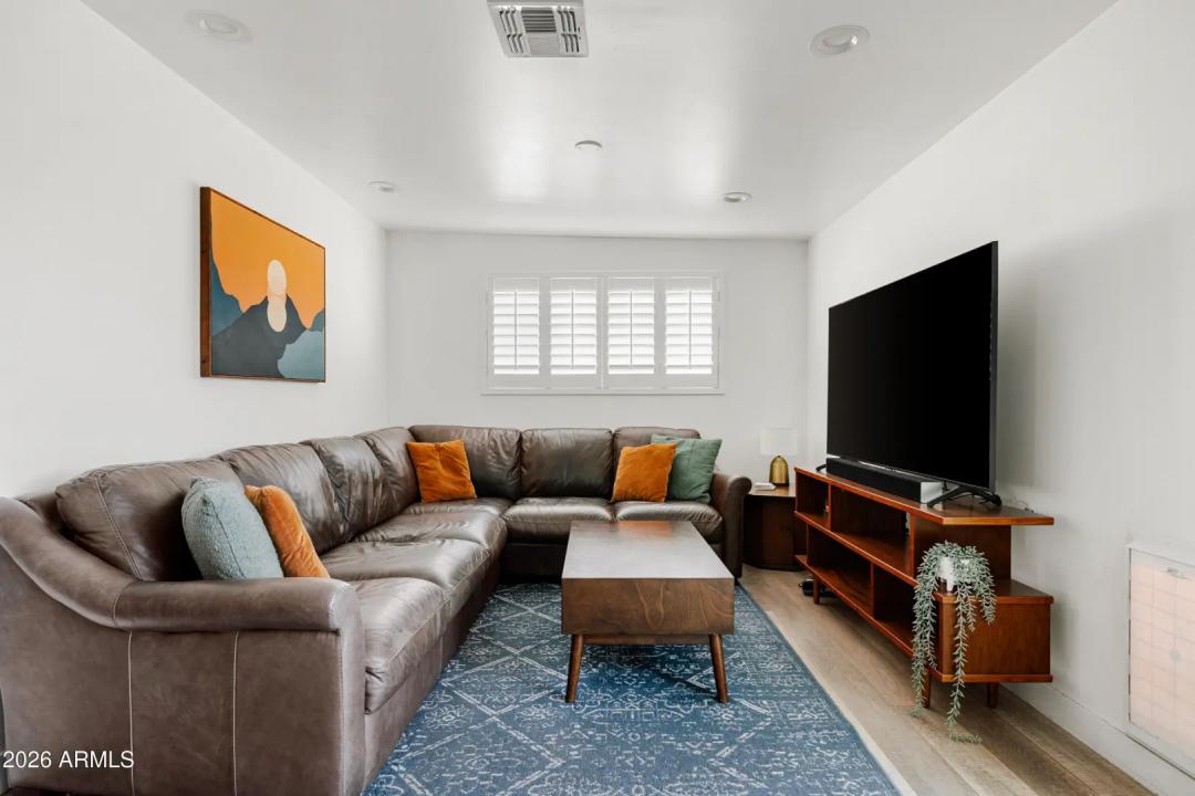 Real Estate Picture 14