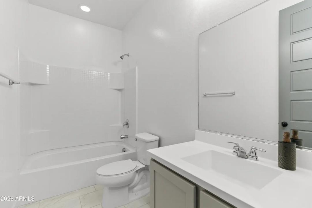 Real Estate Picture 11