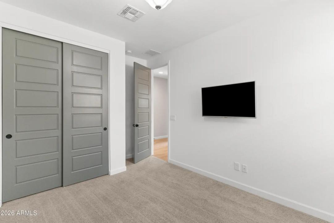 Real Estate Picture 12