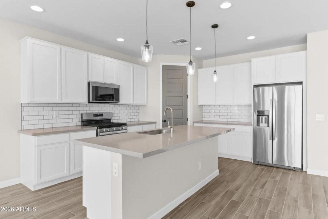 Real Estate Picture 7