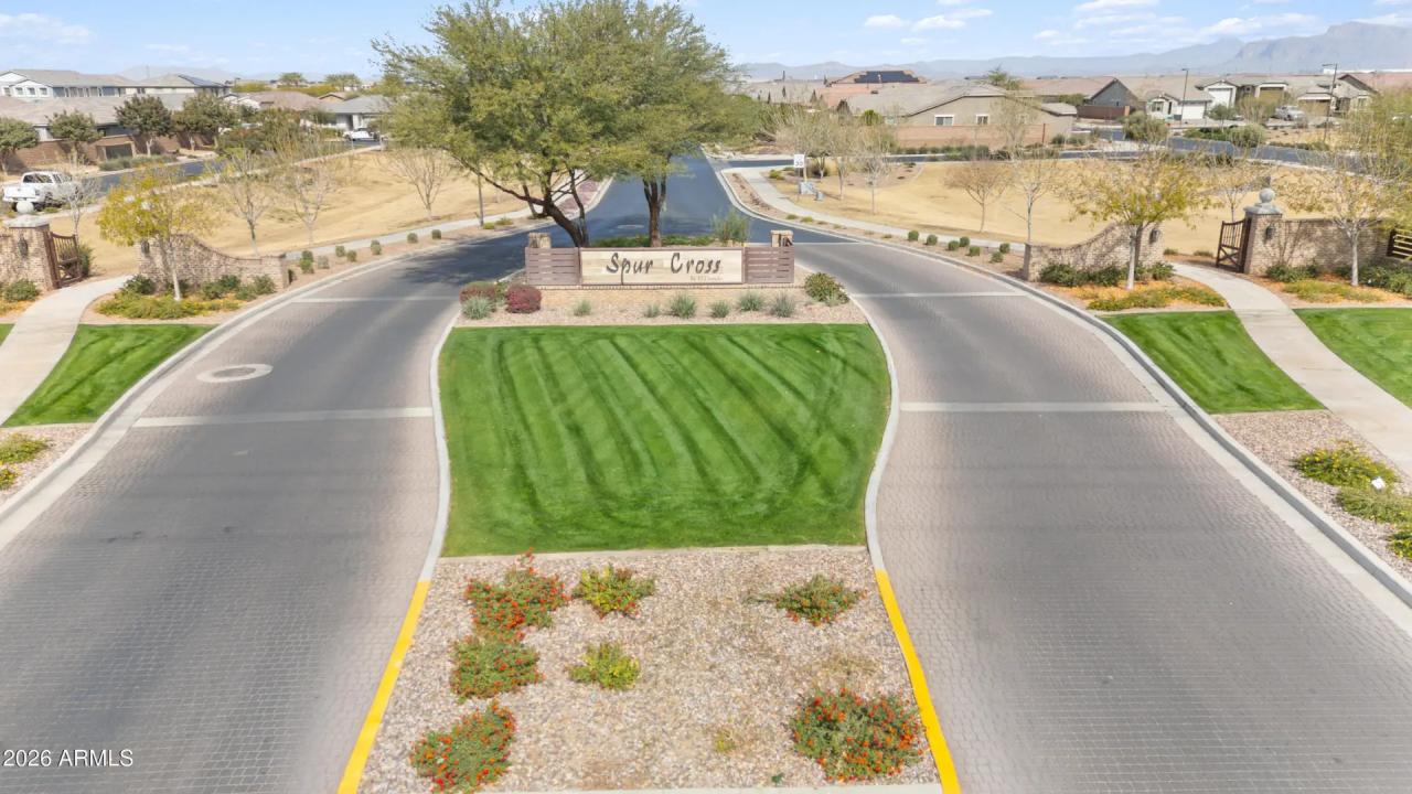 Real Estate Picture 24