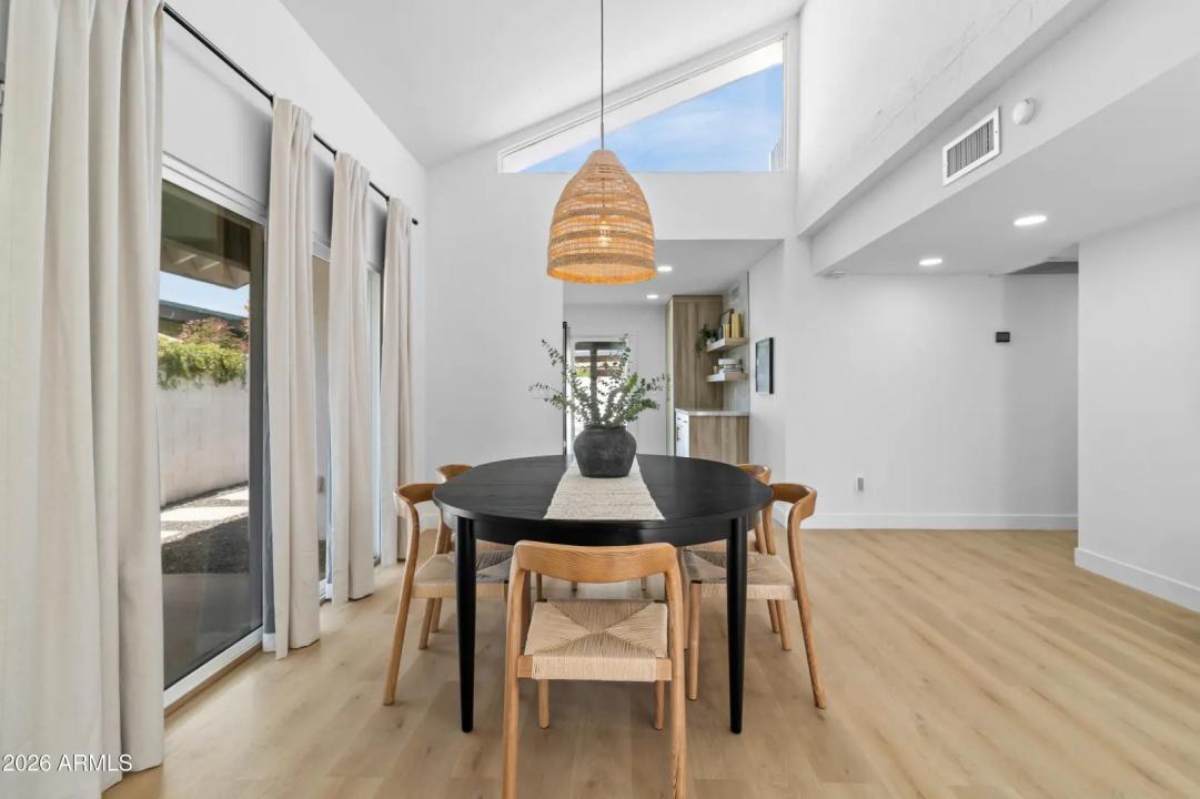 Real Estate Picture 9