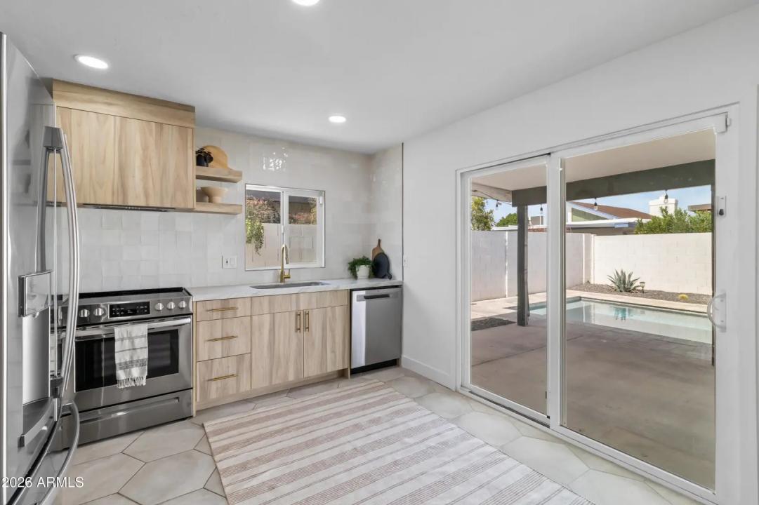 Real Estate Picture 12