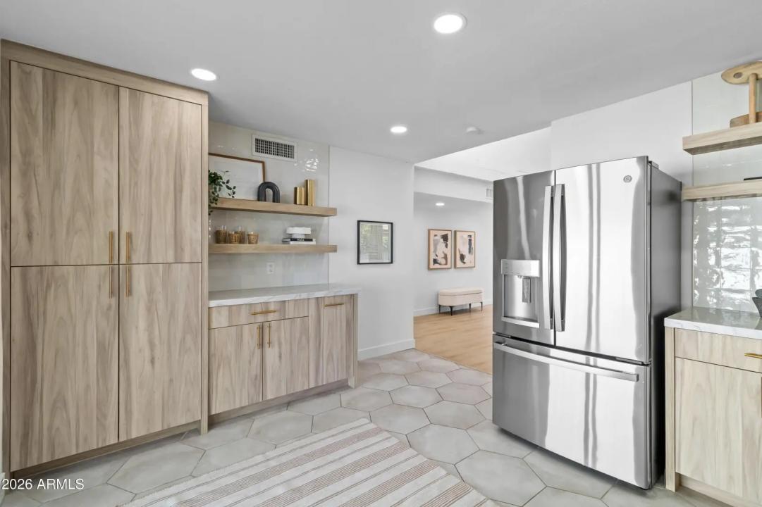 Real Estate Picture 14