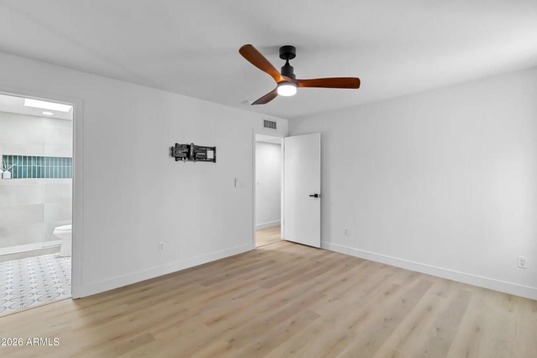 Real Estate Picture 15