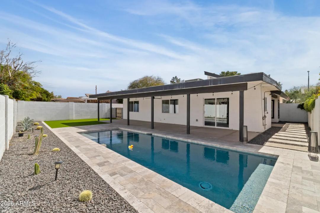 Real Estate Picture 3