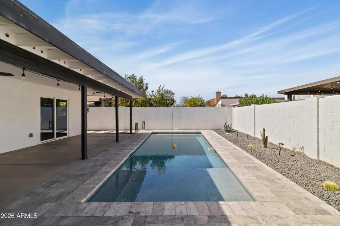 Real Estate Picture 4