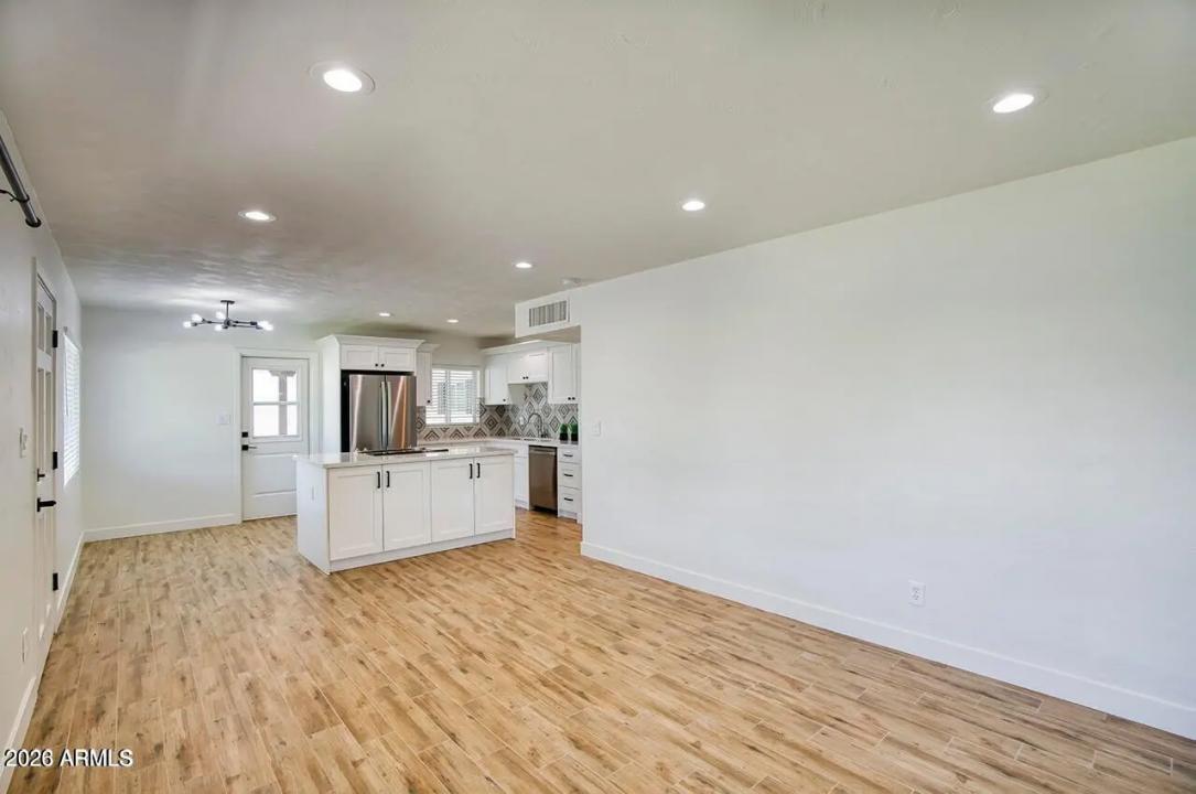 Real Estate Picture 11