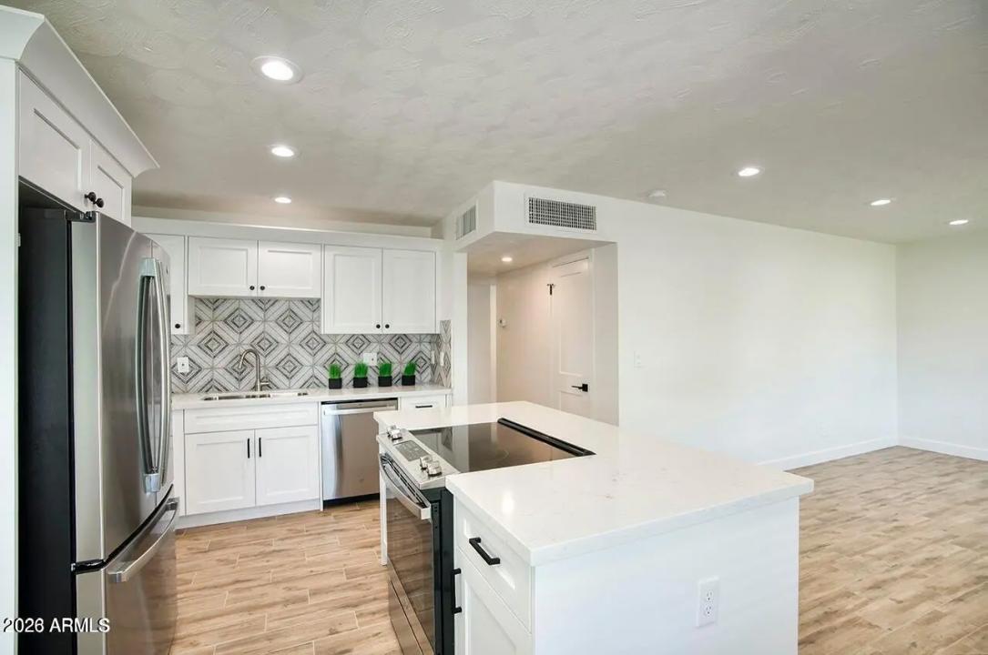 Real Estate Picture 17