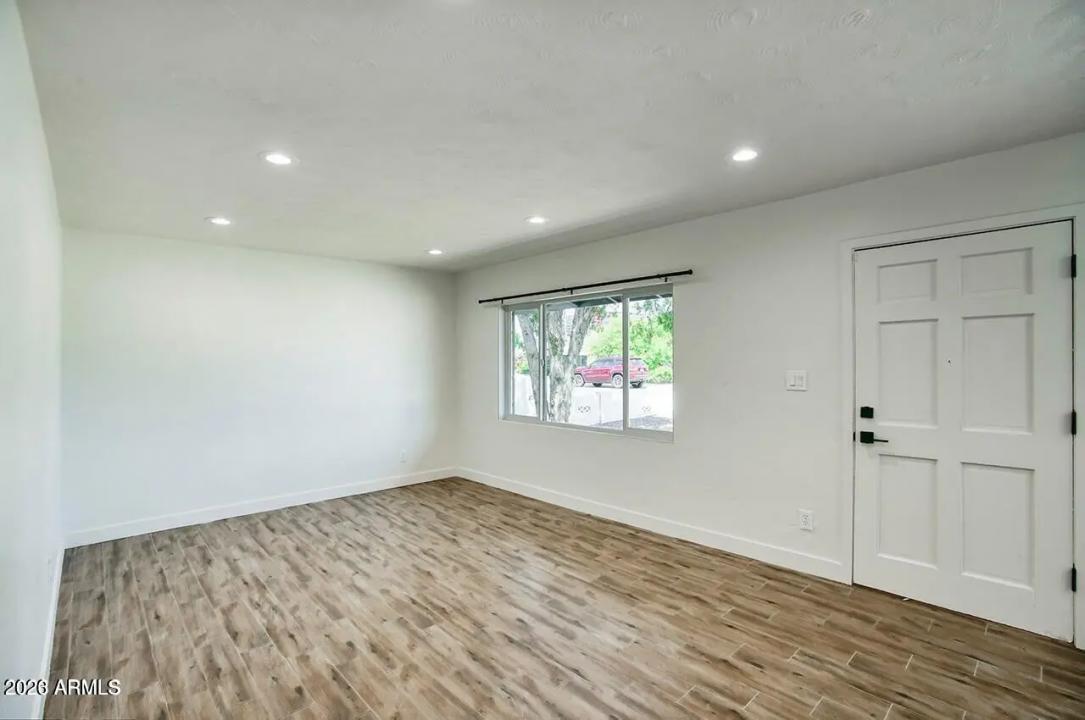 Real Estate Picture 13