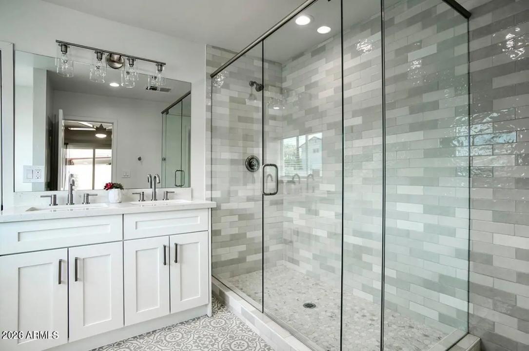 Real Estate Picture 6