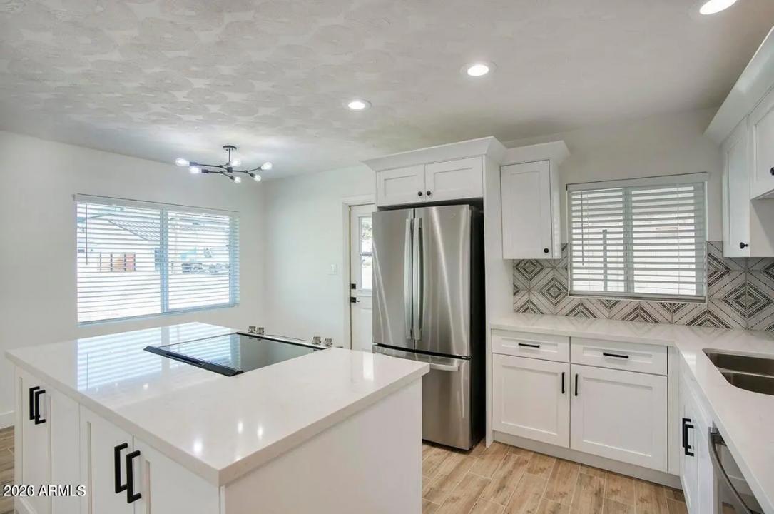 Real Estate Picture 15