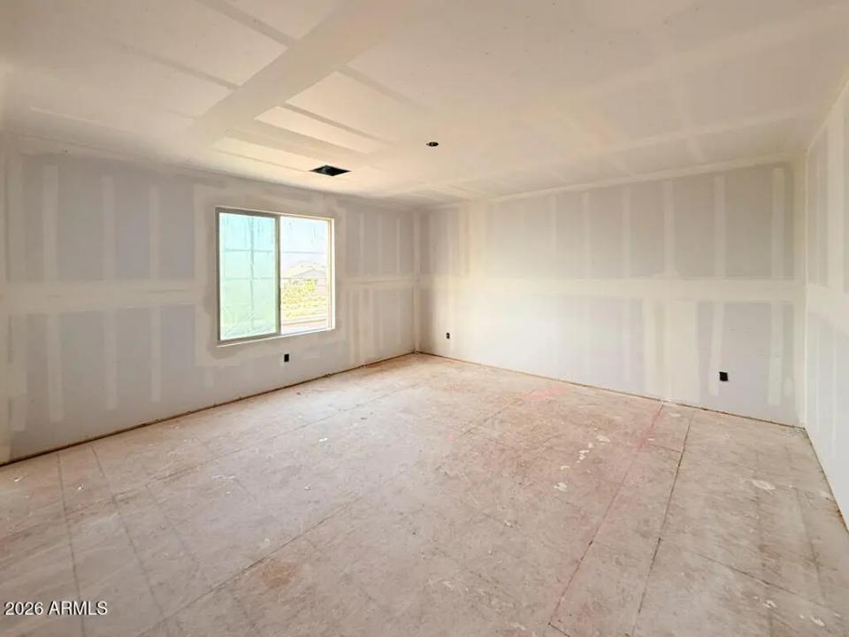 Real Estate Picture 4