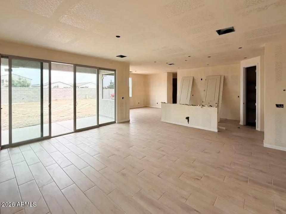 Real Estate Picture 3
