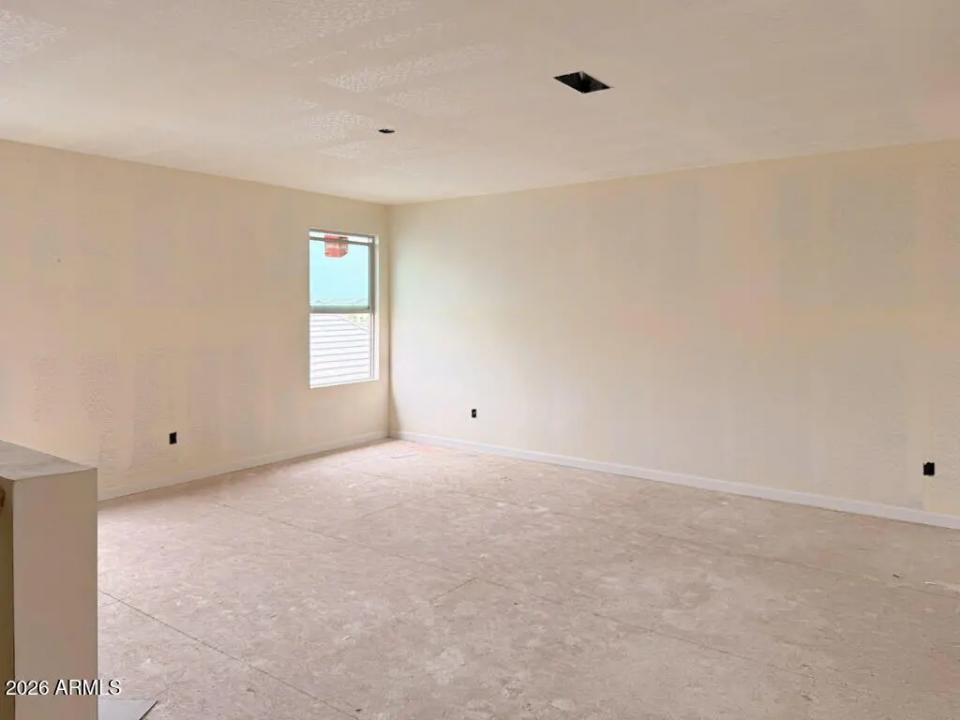 Real Estate Picture 4