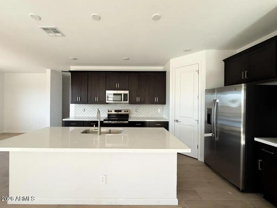 Real Estate Picture 7