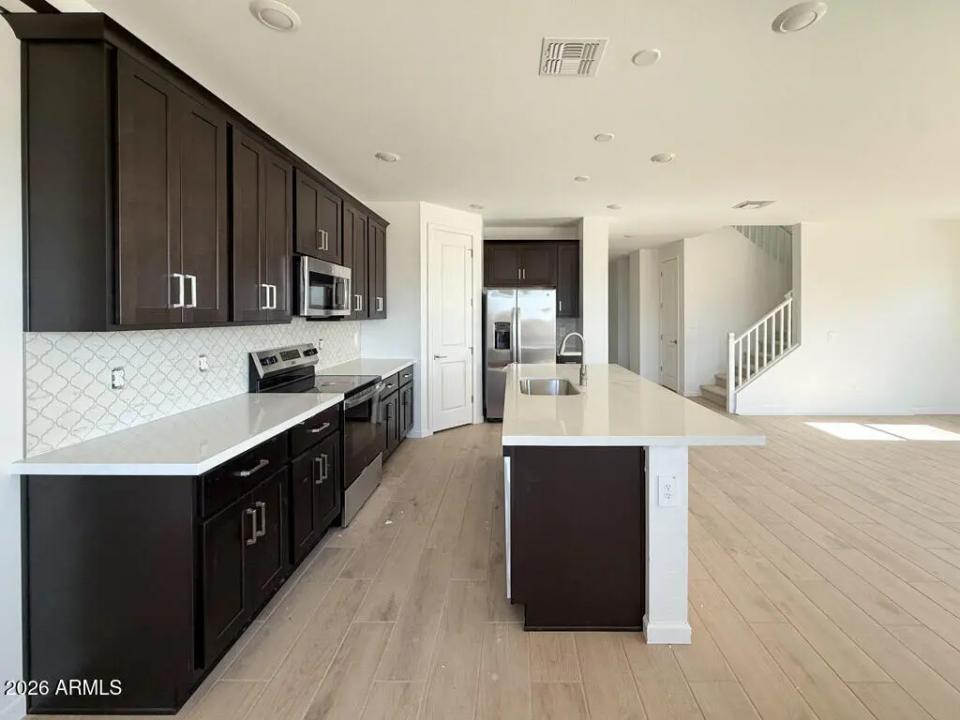 Real Estate Picture 8
