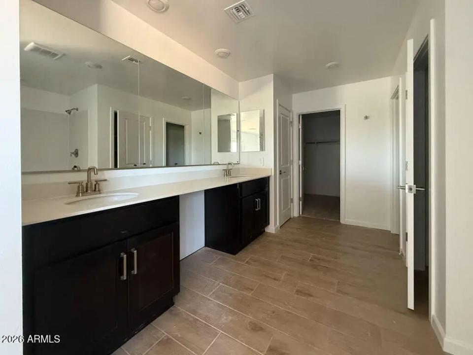 Real Estate Picture 16
