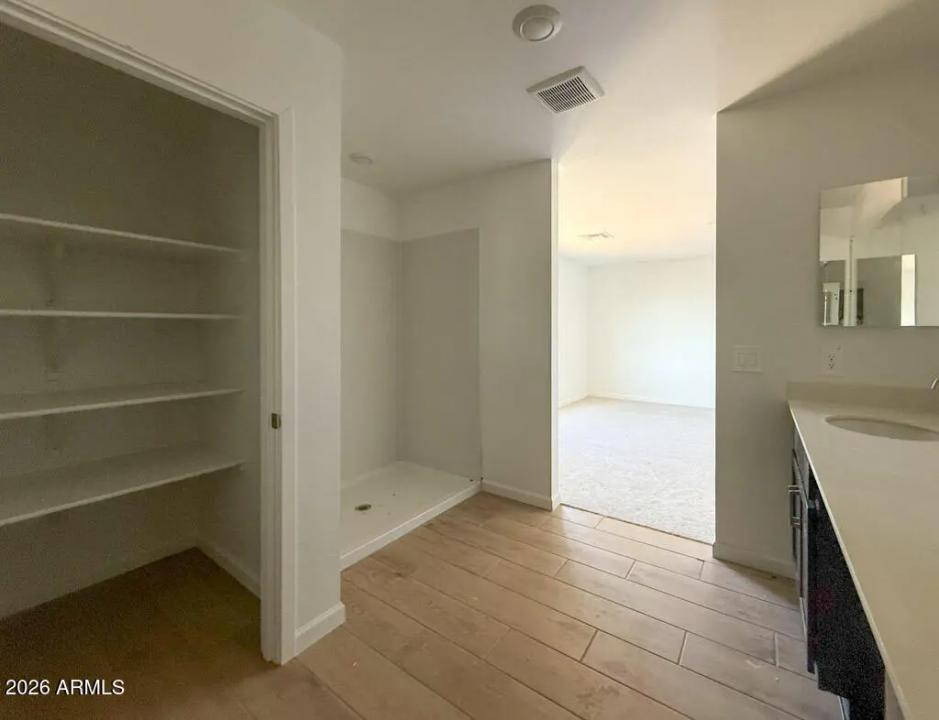 Real Estate Picture 18
