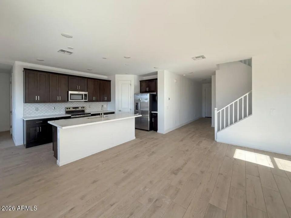 Real Estate Picture 6