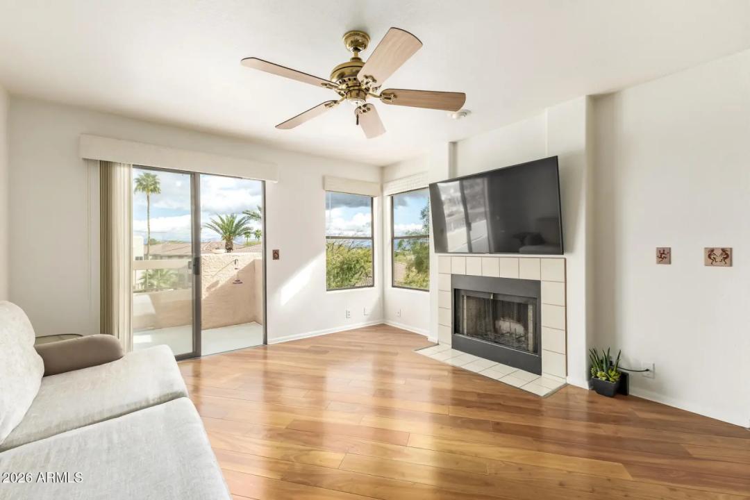 Real Estate Picture 4