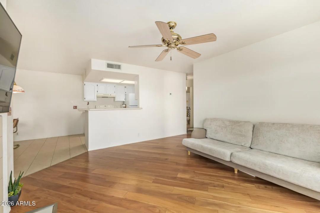 Real Estate Picture 5