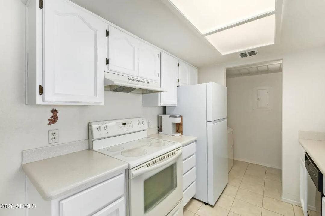 Real Estate Picture 9